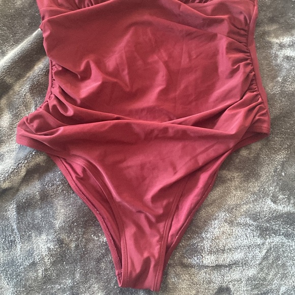 Cupshe Ruched One Piece Swimsuit - Picture 3 of 5